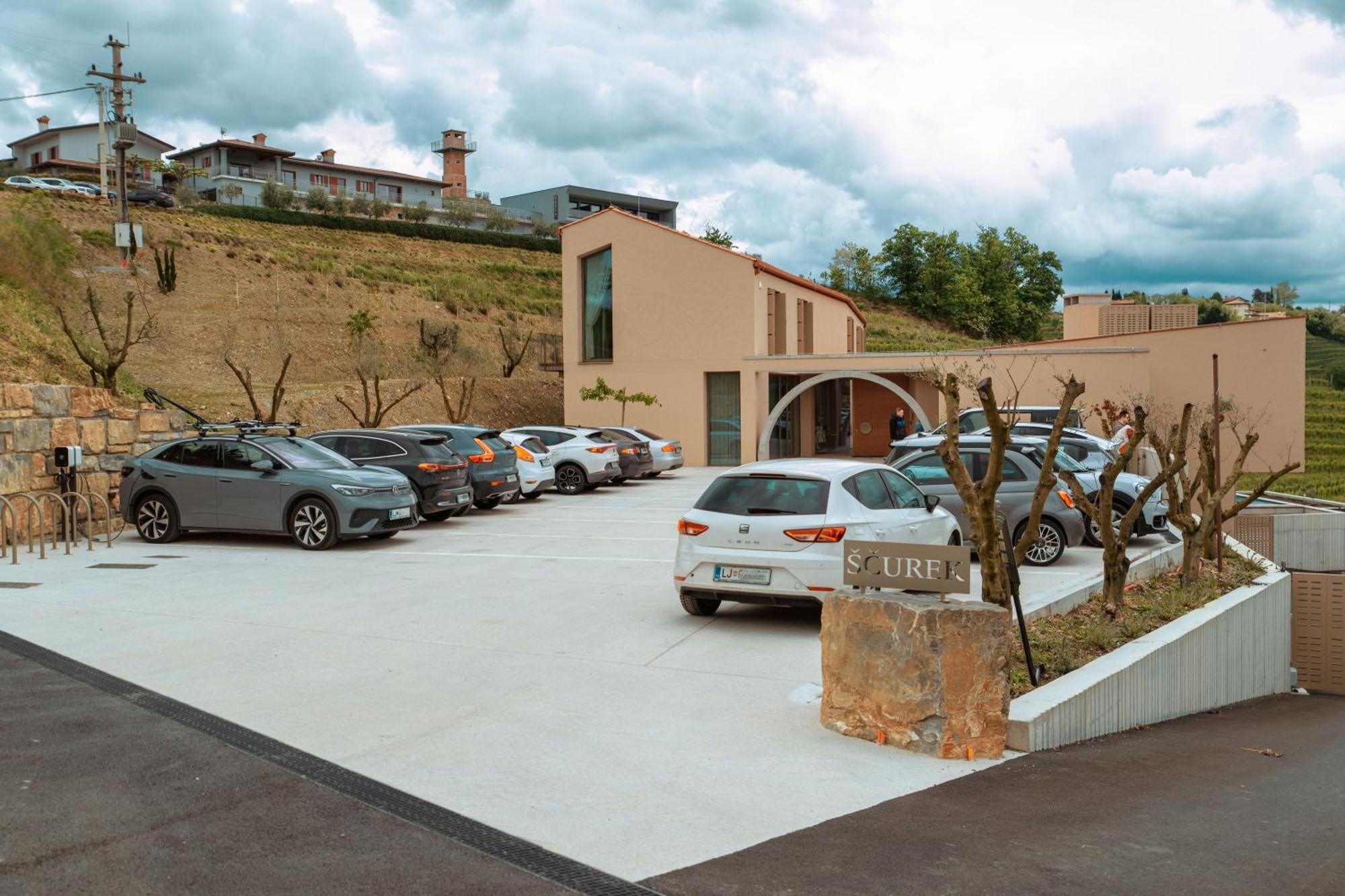 Posestvo Scurek Wine Bed & Breakfast Dobrovo Exterior photo